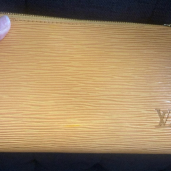 Louis Vuitton Yellow Pochette Accessoires Epi Leather - Picture 12 of 14